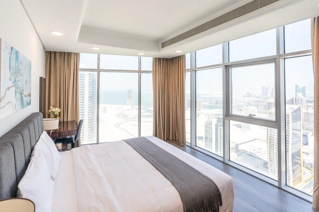 S Plaza Suites Hotel