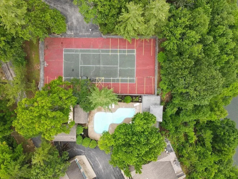 Lakefront 1st-floor Condo, Screened Patio, Pools & Courts