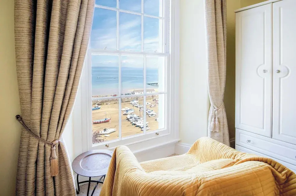 5 Belle Vue Court - 2 Bedroom Apartment - Tenby