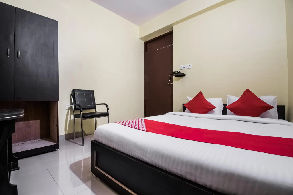OYO 26664 Hotel Kumar Inn