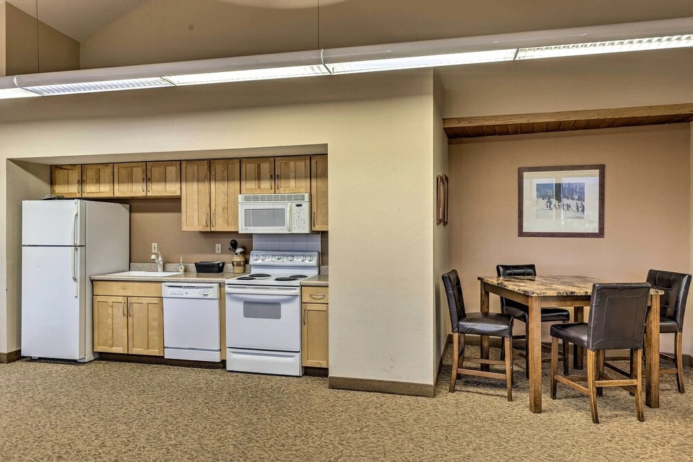 Cozy Family-friendly Fraser Condo w/ Mtn Views!