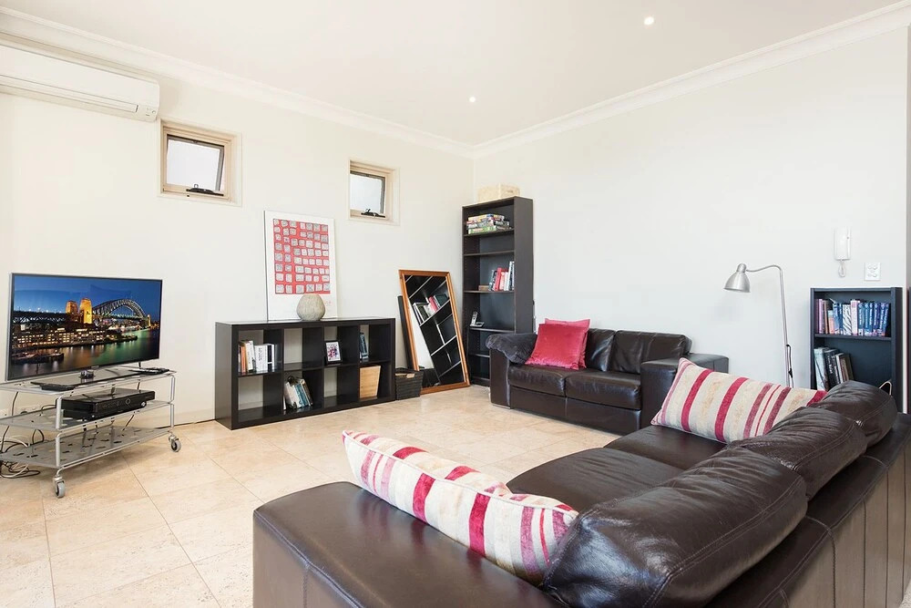 Stylish 2 Bdr Overlooking Parsley Bay H379