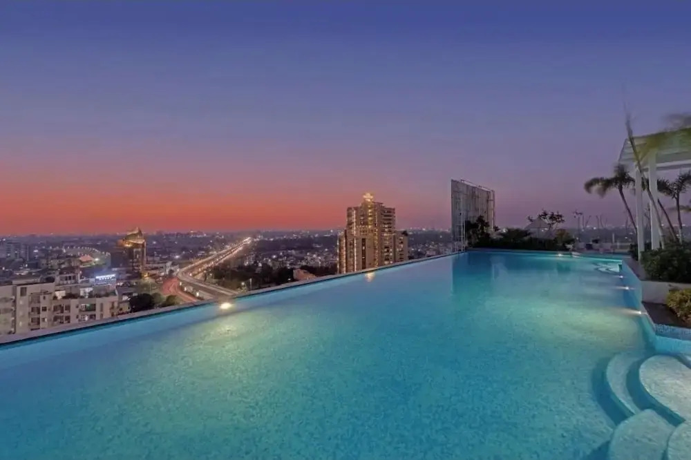 Skyline luxury in pink city