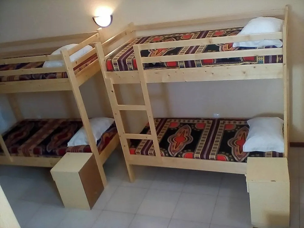 Room in Guest Room - Beautiful 1 Bed in Mixed Dormitory Room 1 - Ah Maio