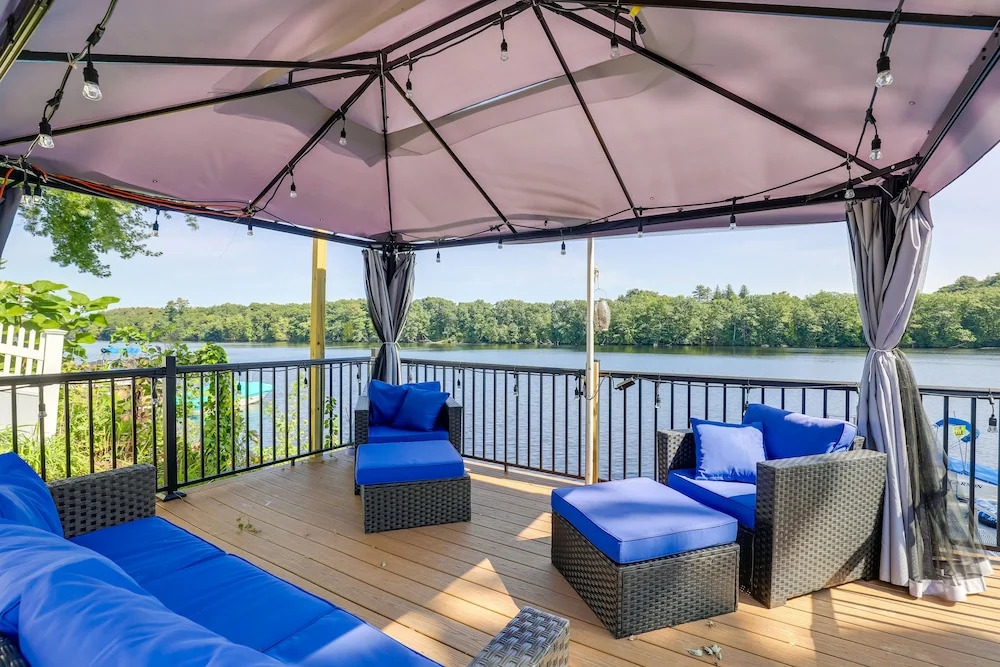 Riverfront New Hampshire Cottage w/ Boat Dock