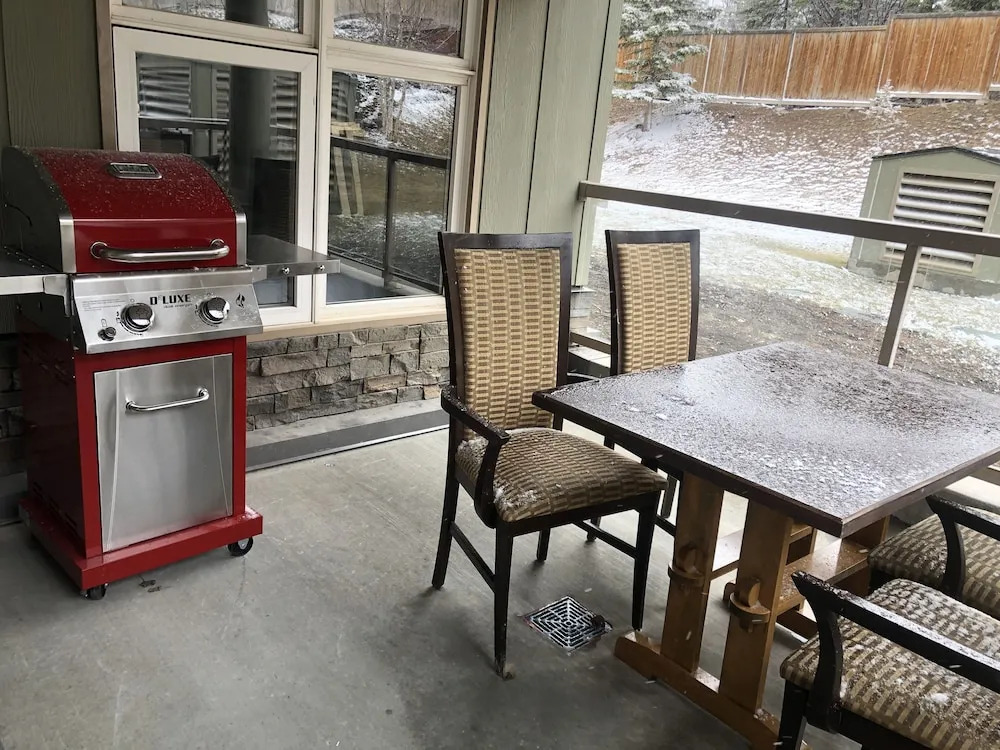 One Bedroom Suite with BBQ & huge Patio