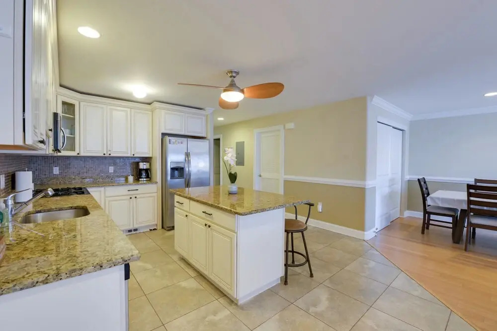 Spacious Wildwood Townhome w/ Covered Balcony