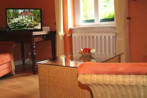 Strandvilla Hubertus Boltenhagen - Ferienwohnungen Apartment mit Parkplatz WLAN Küche Garten Grillplatz Waldbaden