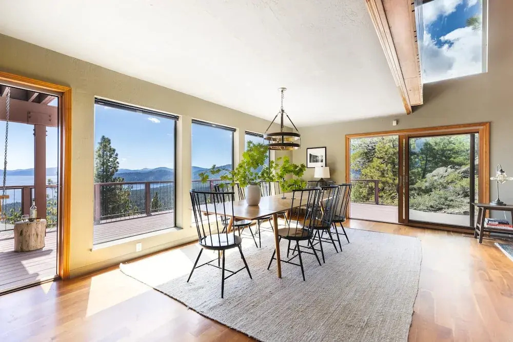 Juniper by Avantstay Incredible Mountainside Home w/ Incredible Lake Views!