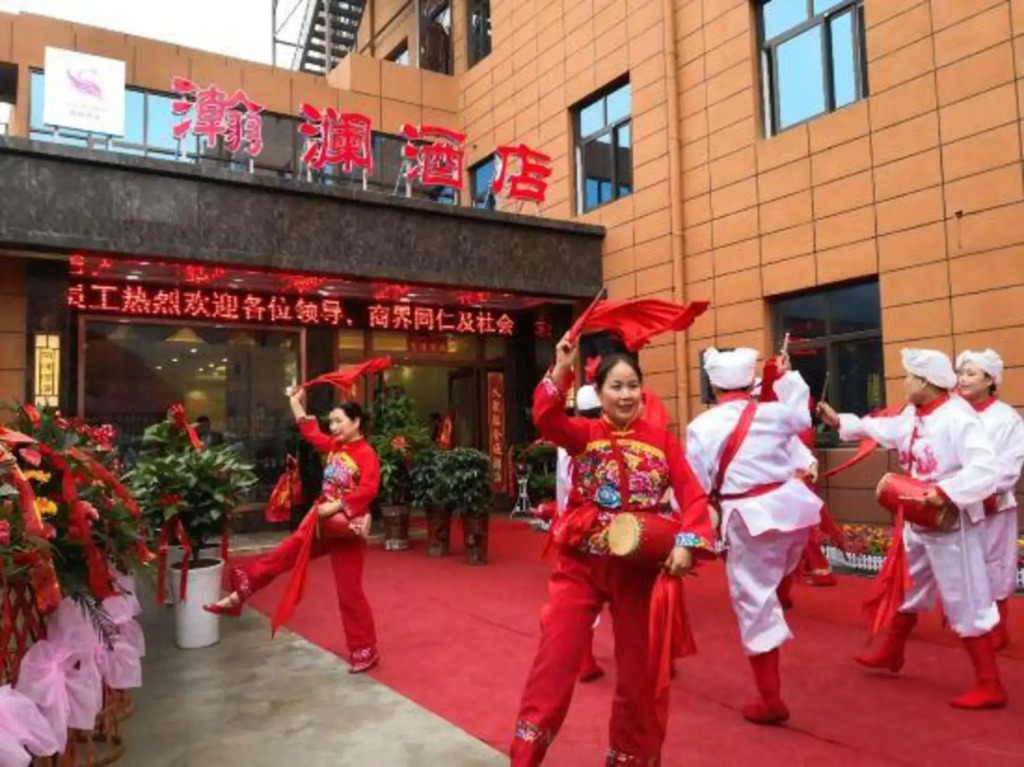 Hanlan Hotel