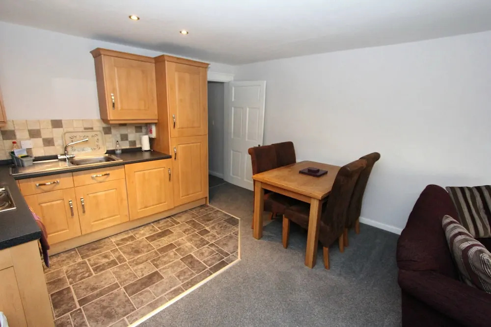 Commonhall Apartments, Top Floor