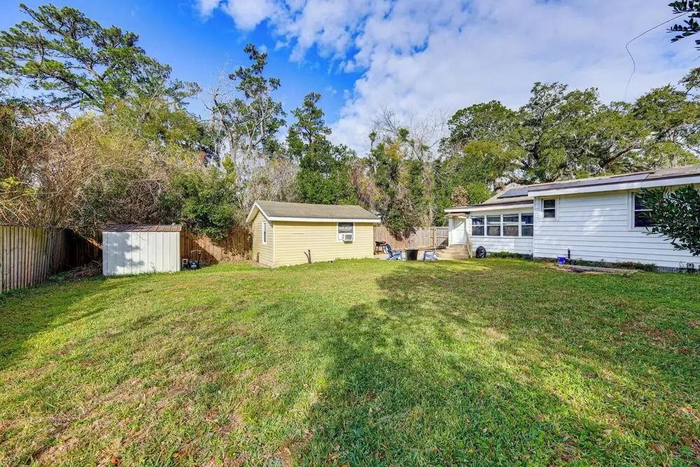 Nurse-ready Guesthouse 3 Mi to Dtwn Jacksonville!