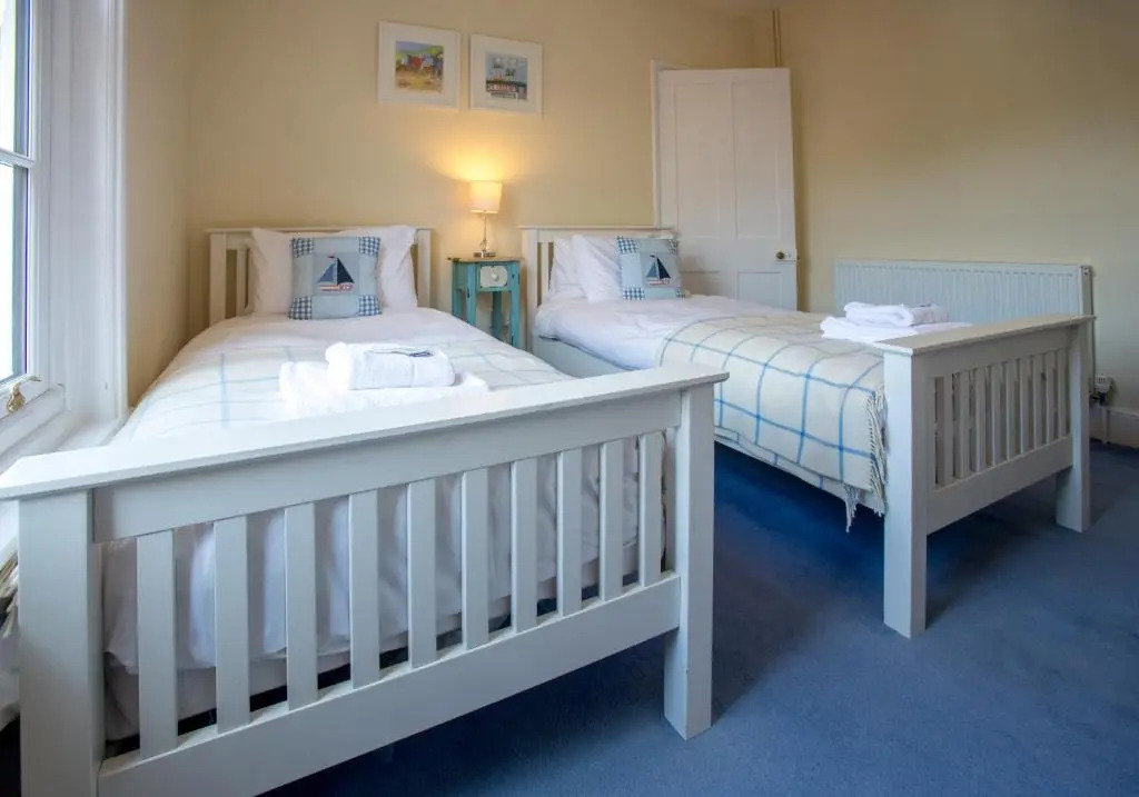 14 Market Cross Place - Beachfront location with lovely sea views - Aldeburgh Coastal Cottages