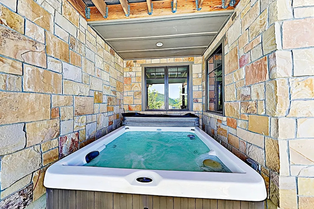 New Listing! Chic Townhome W/ Hot Tub, Near Skiing 3 Bedroom Townhouse