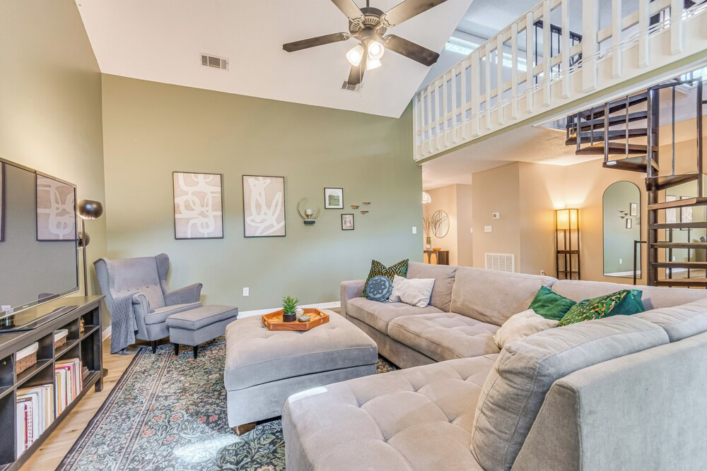 Cottage Vibes in Shalimar! Pet-friendly Townhome