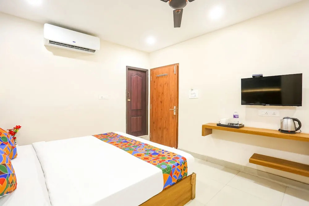 FabHotel Hari Kunj 900m from Kashi Vishwanath Temple - Kashi Vishwanath Temple