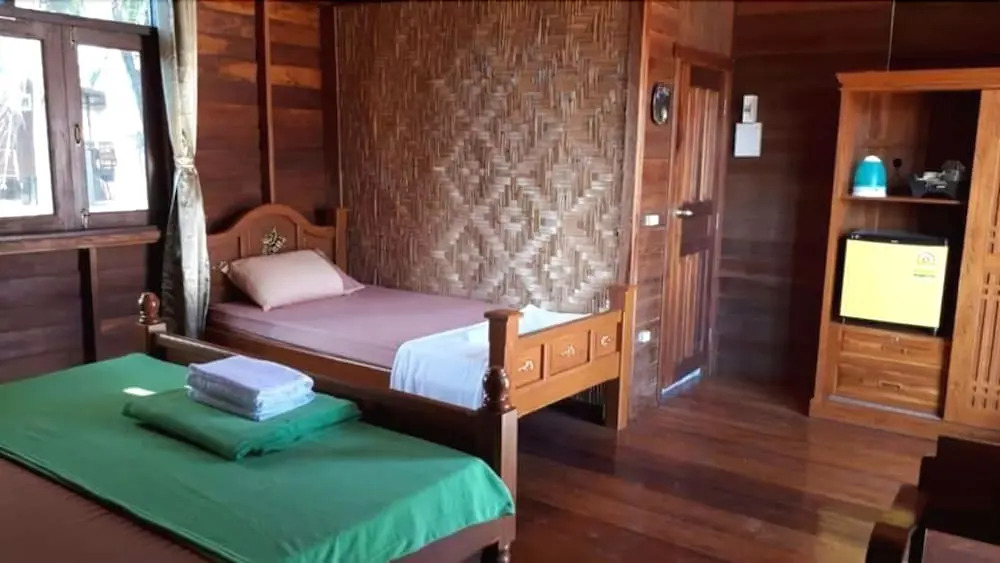 Baan Lee Bungalows