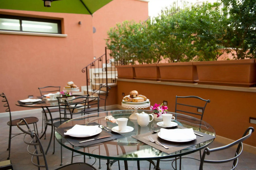 Artemis Hotel