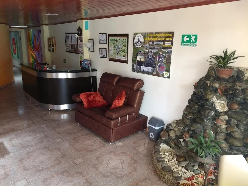 Hostal FIND LAND & A REST