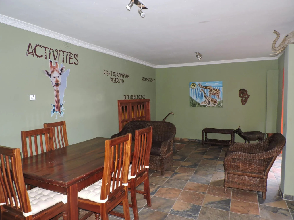 Café Zambezi House of Africa - Hostel