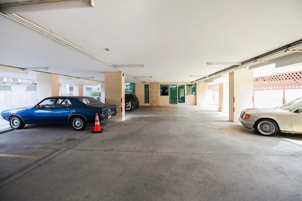 OYO 274 Meesook Residence