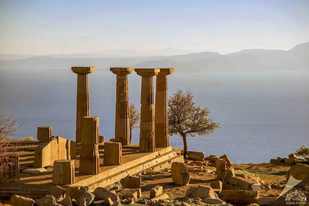 Assos taş konak