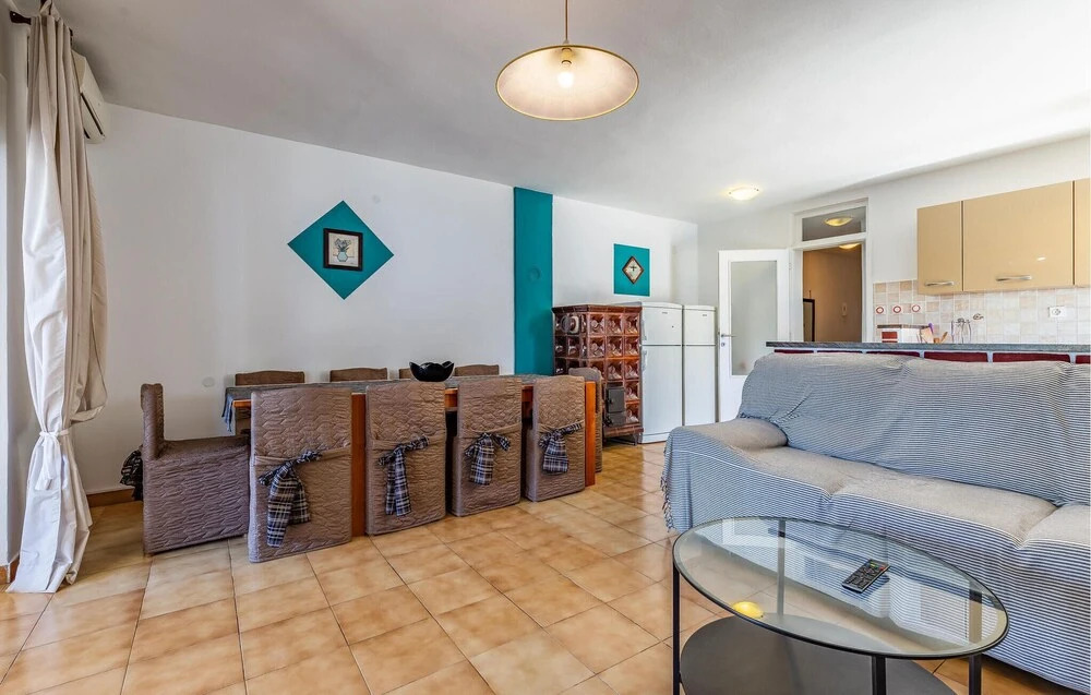 Amazing Home in Pomer With Wifi and 6 Bedrooms