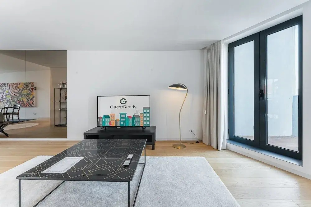 GuestReady - Sliding Doors