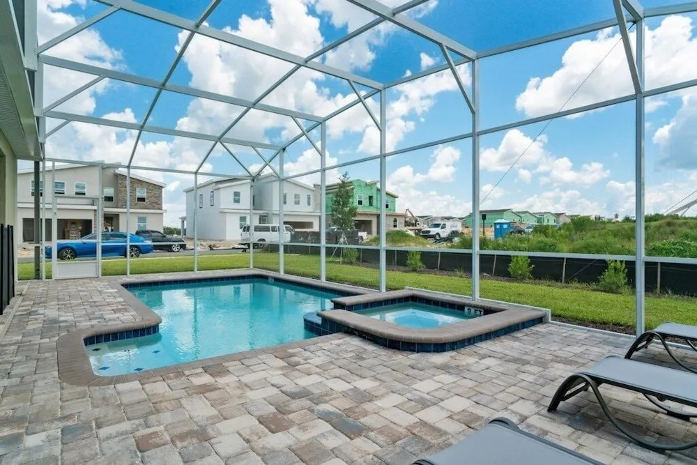 Glamorous 6-Bed With Private Pool/Spa home