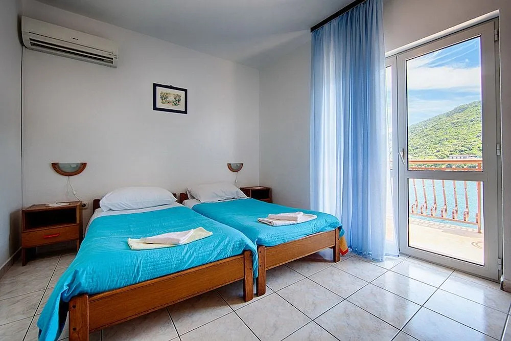 Apartments Malo Lago