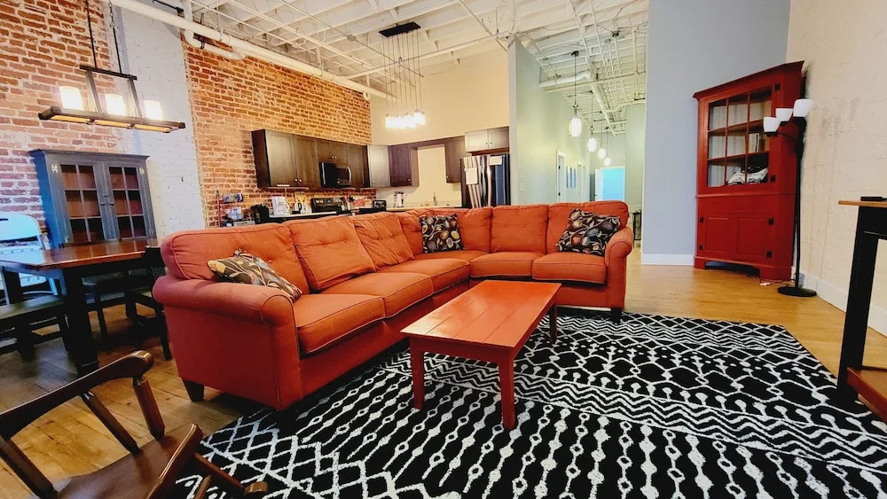 Geneva's Place LLC