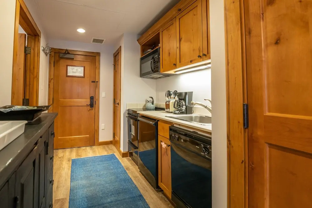 Studio Efficiency Unit With Balcony Over Mountaineer Square 1 Bedroom Condo - No Cleaning Fee! by RedAwning