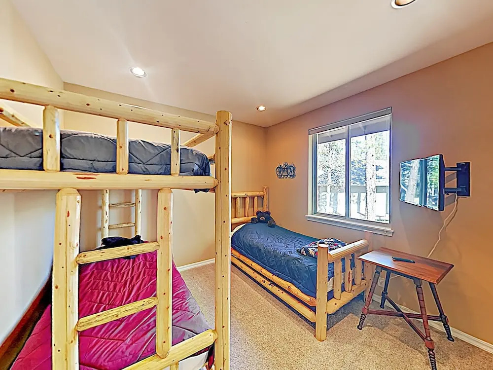 New Listing! Spacious Sunriver Haven W/ Hot Tub 3 Bedroom Home