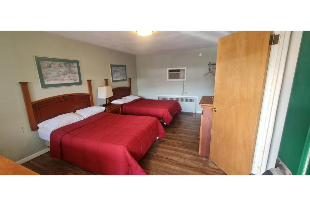 Werrys Cottages and Pub By OYO East Stroudsborg - Weekly Stays