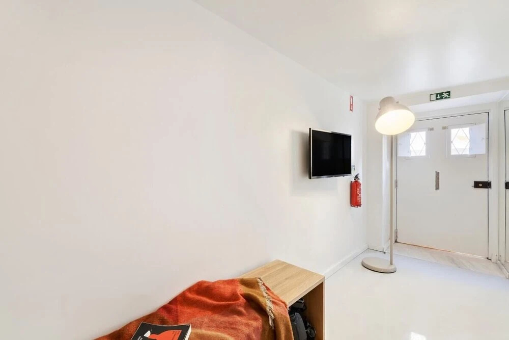 Beautiful 1-Bedroom Apt in Lisbon - NO TV -