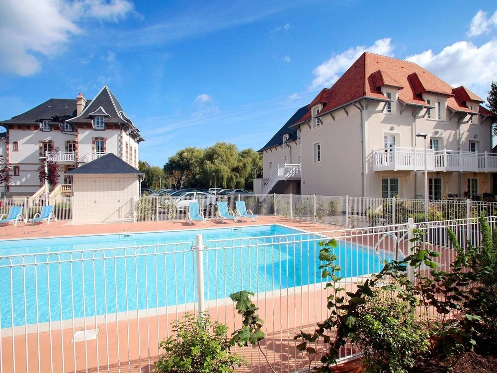 Beautiful apartment in local style on a small residence