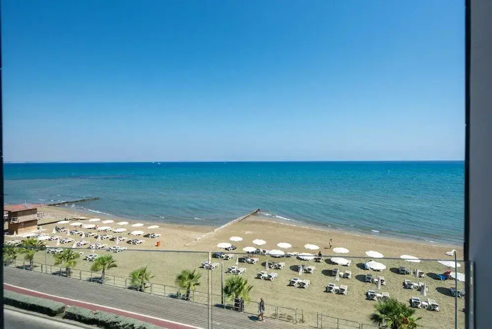 Dinglis Beach Hotel Apartments