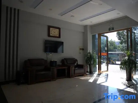 Huaji Business Hotel