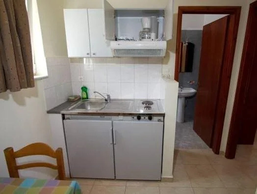 Nikos Apartments