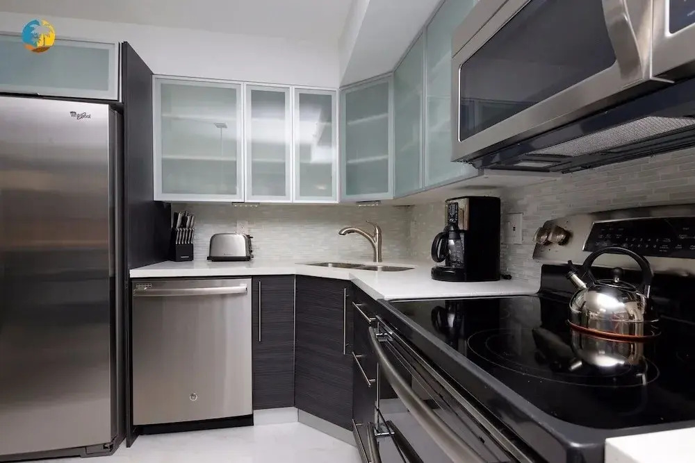 Alexander 519 3 Bedroom Apts by RedAwning