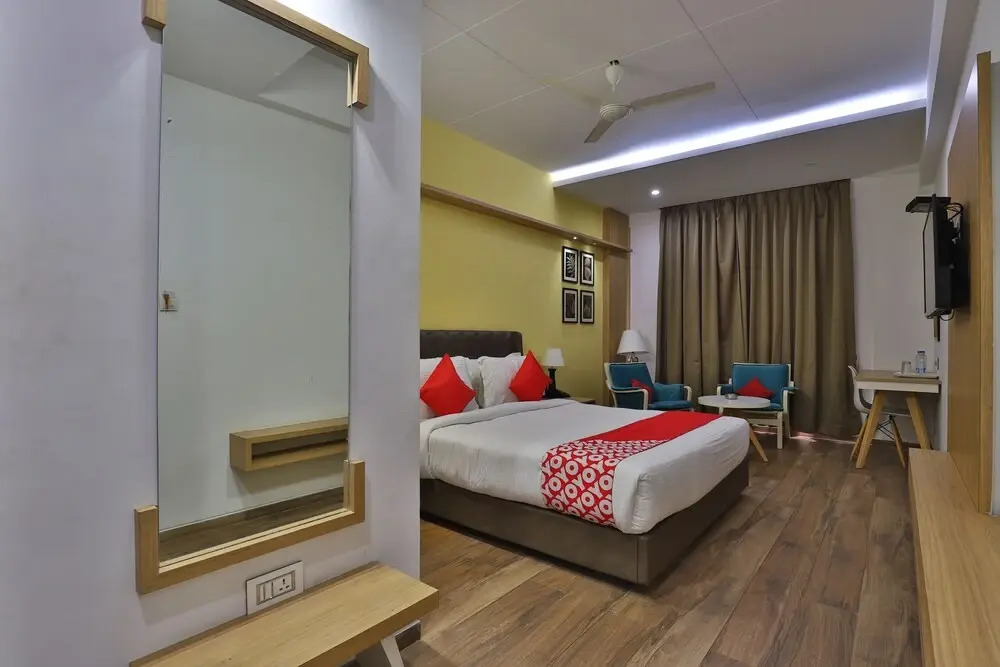 OYO 29305 Hotel Sanskruti Inn