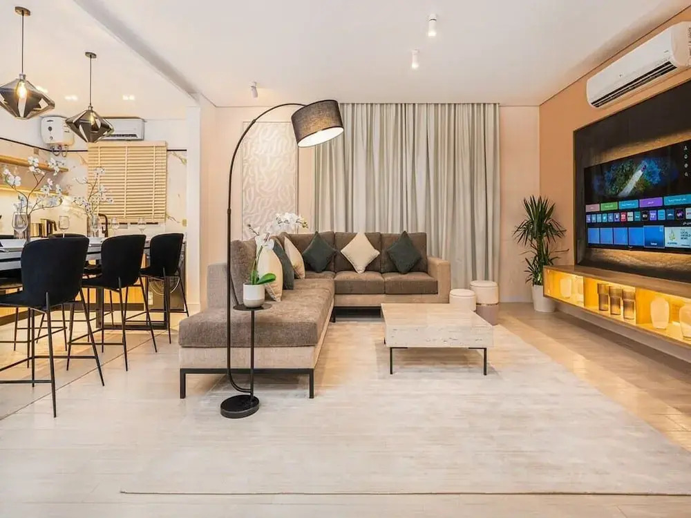 Apartment Refined and Luxurious in Almughrizat