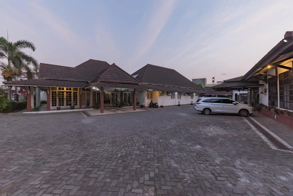 Crown Hotel Tasikmalaya