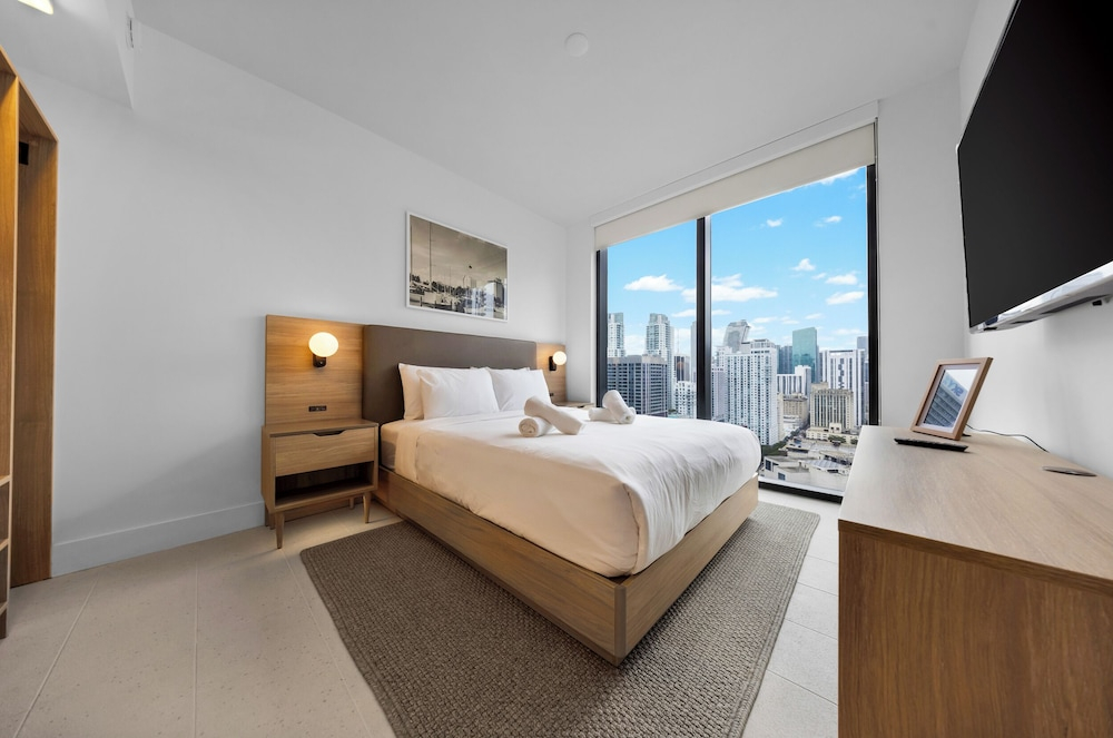 Upscale 3-BD Condo in DTW Miami