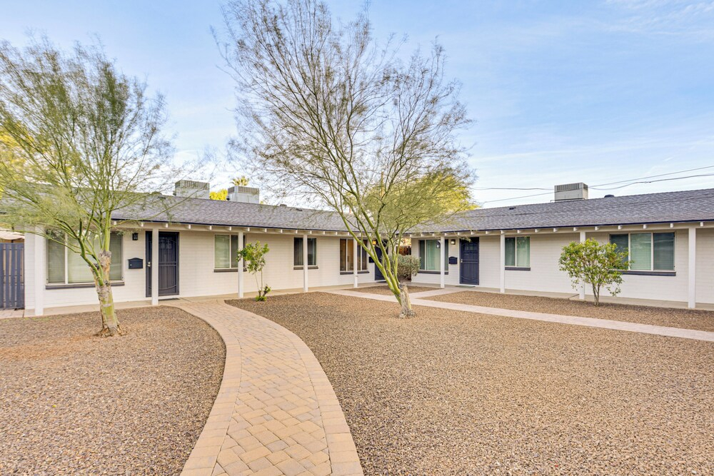 4 Mi to Dtwn Phx: Midtown Condo w/ Patio!