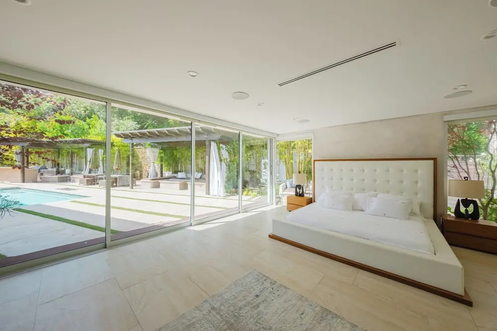 Zen Estate - Luxurious 5BR Beverly Hills Sanctuary With Pool & Canyon Views