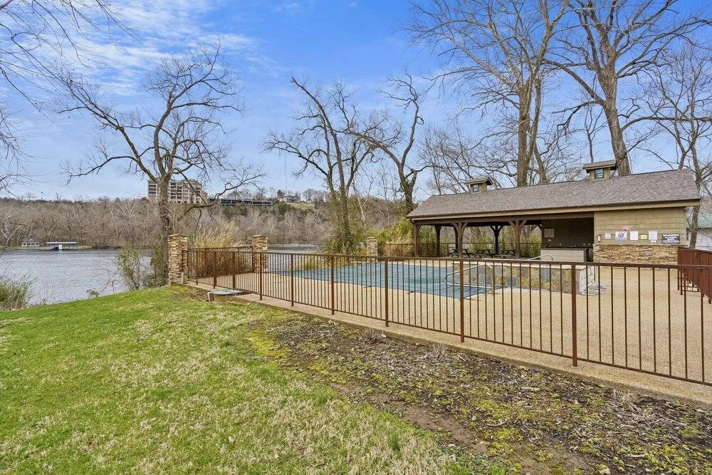 Taneycomo Retreat - Lakefront Condo