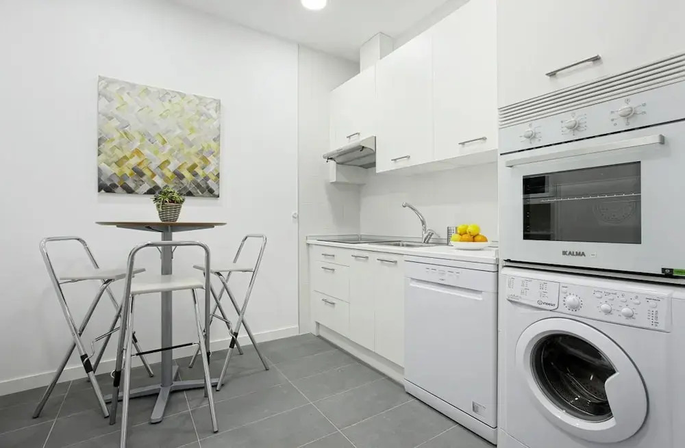 Exclusive 3BD Apartment Near Reina Sofia Museum Reina Sofia II