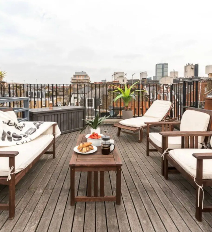 Striking 2 Bed With Roof Terrace, a short walk from Oxford Street.
