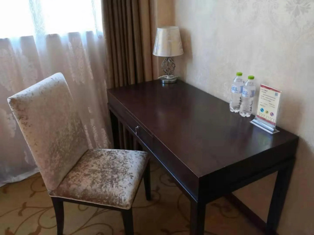 Yixuan Hotel (Rongchang District Government Stadium)